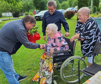 Aktuality / Najstarší občan obce Staškovce oslávil svoje 90.ročné jubileum - foto